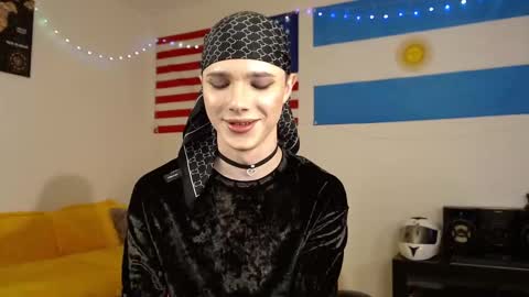 Snapshot of danny_noir chatting on 10/23/25, 10:14 Danny online show from 10/23/25, 10:14