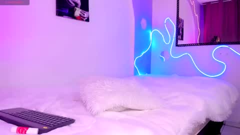 Snapshot of dannyhot__ chatting on 09/16/25, 02:07 Danny online show from 09/16/25, 02:07