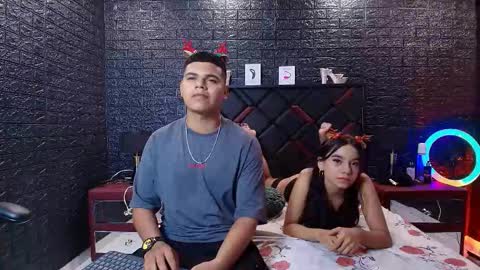 Snapshot of dannysamm chatting on 12/17/25, 04:29 dannysamm online show from 12/17/25, 04:29