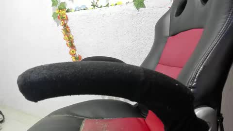 Snapshot of dannyscortt chatting on 10/28/25, 10:56 DannyScott online show from 10/28/25, 10:56