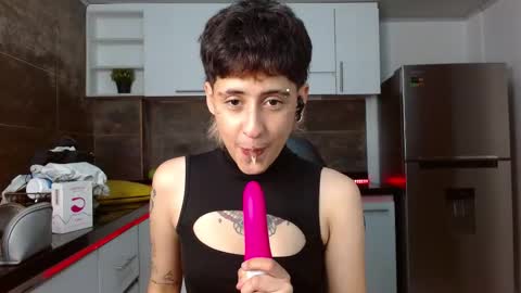 Snapshot of dante_bieber chatting on 12/14/25, 03:50 dante online show from 12/14/25, 03:50