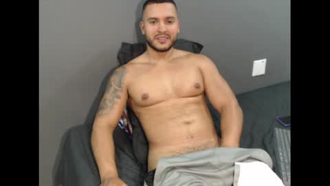 Snapshot of dantebrown1 chatting on 05/26/26, 02:40 dantebrown1 online show from 05/26/26, 02:40