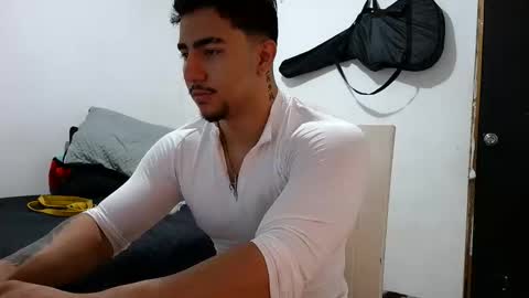 Snapshot of dantevicius chatting on 11/14/25, 09:46 Dante Vicius online show from 11/14/25, 09:46