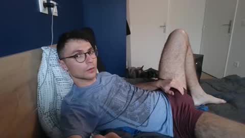 Snapshot of dantheman233 chatting on 09/25/25, 02:32 Daniel online show from 09/25/25, 02:32