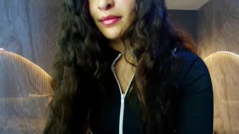 Snapshot of dany_r_ chatting on 11/11/25, 01:44 Dany online show from 11/11/25, 01:44