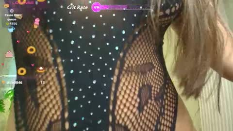 Snapshot of dany_r_ chatting on 11/19/25, 02:17 Dany online show from 11/19/25, 02:17