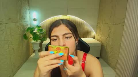 Snapshot of dany_r_ chatting on 11/22/25, 01:32 Dany online show from 11/22/25, 01:32