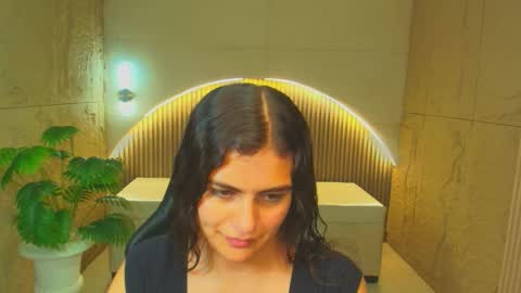 Snapshot of dany_r_ chatting on 12/17/25, 01:06 Dany online show from 12/17/25, 01:06