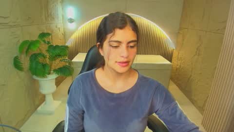 Snapshot of dany_r_ chatting on 12/18/25, 01:28 Dany online show from 12/18/25, 01:28