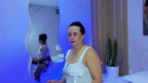 Daphne online show from 09/23/25, 02:25