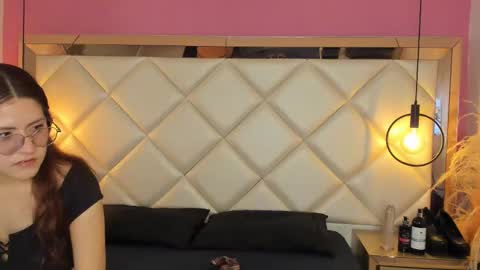 daphne_and_roger online show from 09/18/25, 11:34