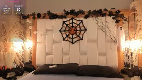 daphne_and_roger online show from 10/22/25, 11:21