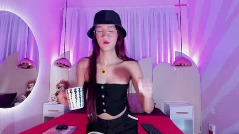 Daphne online show from 01/09/25, 11:47