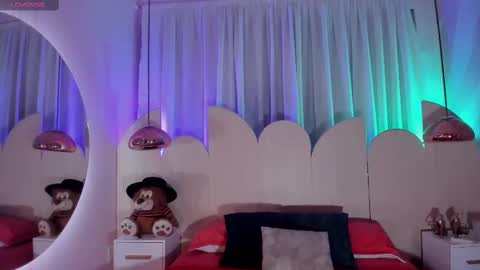 Daphne online show from 02/13/25, 11:39