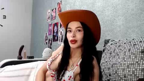Snapshot of daphne_darkthorn chatting on 10/18/25, 03:09 Daphne Darkthorn online show from 10/18/25, 03:09