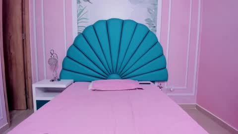 Daphne  online show from 01/12/25, 11:28