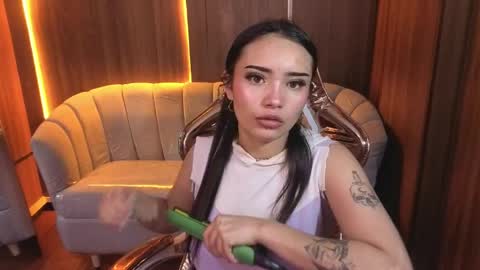 Snapshot of daphne_nicole_b chatting on 04/08/26, 12:49 daphne_nicole_b online show from 04/08/26, 12:49
