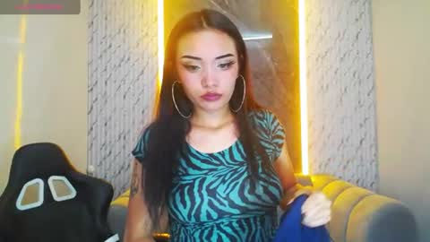 daphne_nicole_b online show from 07/01/26, 12:56