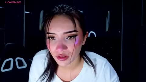 daphne_nicole_b online show from 07/03/26, 01:06