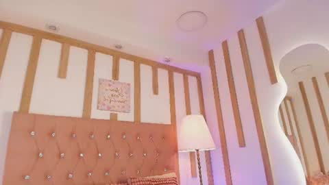Daphne Velmont  online show from 07/15/26, 05:23