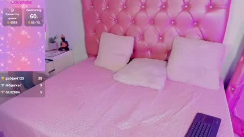 daphnesky__ online show from 09/09/25, 09:14