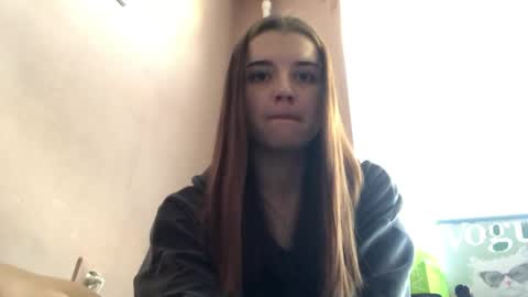Snapshot of daphnesterlace chatting on 03/23/26, 01:15 Emilia online show from 03/23/26, 01:15