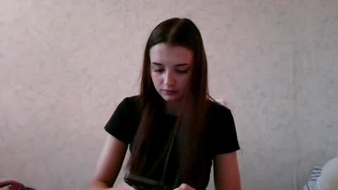 Snapshot of daphnesterlace chatting on 07/12/26, 04:42 Emilia online show from 07/12/26, 04:42