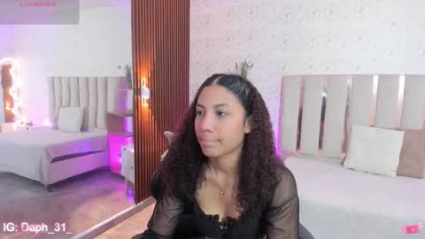 Snapshot of daphnne_tay chatting on 09/28/25, 03:23 dhapnne online show from 09/28/25, 03:23