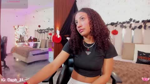 Snapshot of daphnne_tay chatting on 10/22/25, 07:46 dhapnne online show from 10/22/25, 07:46