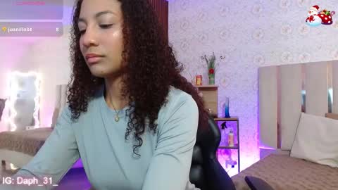 Snapshot of daphnne_tay chatting on 11/15/25, 03:48 dhapnne online show from 11/15/25, 03:48