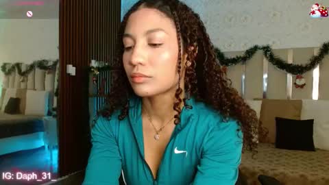 Snapshot of daphnne_tay chatting on 11/20/25, 04:01 dhapnne online show from 11/20/25, 04:01