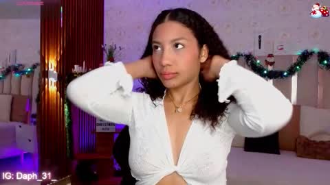 Snapshot of daphnne_tay chatting on 11/24/25, 04:45 dhapnne online show from 11/24/25, 04:45