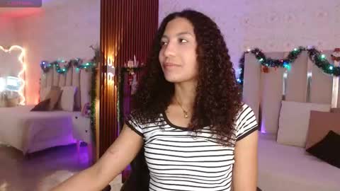 Snapshot of daphnne_tay chatting on 11/26/25, 03:40 dhapnne online show from 11/26/25, 03:40