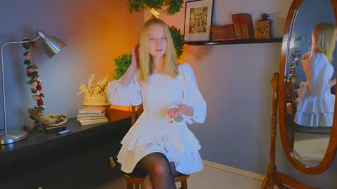 Snapshot of darceyheyd chatting on 10/17/25, 03:31 Kami online show from 10/17/25, 03:31
