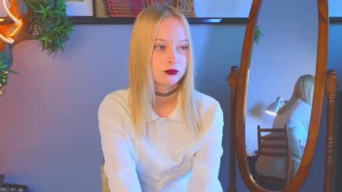 Snapshot of darceyheyd chatting on 10/27/25, 04:16 Kami online show from 10/27/25, 04:16