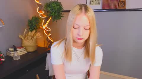 Kami online show from 11/18/25, 03:23