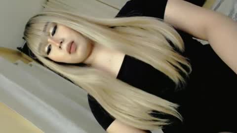 Snapshot of darcy_world chatting on 12/05/24, 04:12 DARCY online show from 12/05/24, 04:12