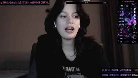 Snapshot of darcyie1ove chatting on 10/21/25, 05:57 Darcy online show from 10/21/25, 05:57