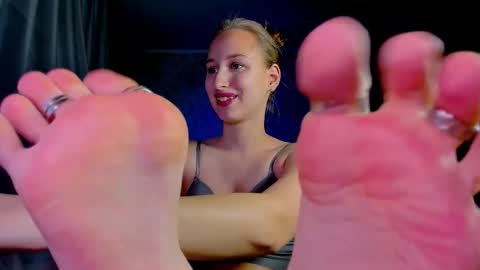 Snapshot of darcysiren chatting on 11/11/25, 11:54 Darcy Siren online show from 11/11/25, 11:54