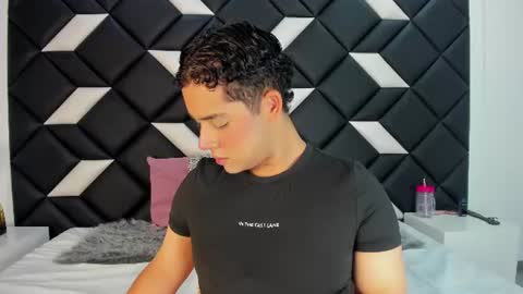 Snapshot of darian_laforteza chatting on 07/27/26, 07:21 Darian online show from 07/27/26, 07:21