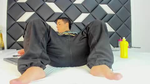 Snapshot of darian_laforteza chatting on 07/31/26, 07:57 Darian online show from 07/31/26, 07:57