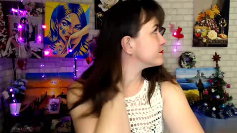 Snapshot of darina_m_ chatting on 12/21/25, 06:53 Darina online show from 12/21/25, 06:53