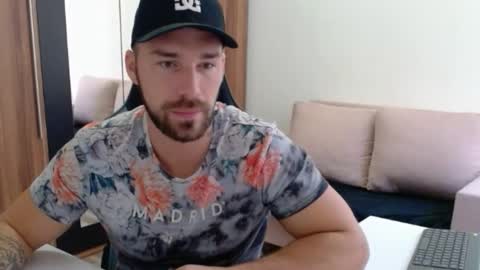 darius_94 online show from 10/20/25, 06:14