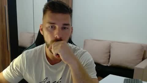 darius_94 online show from 10/25/25, 05:04