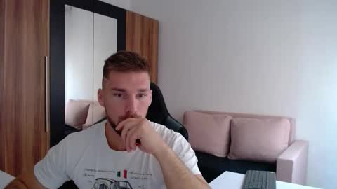 darius_94 online show from 11/08/25, 10:48