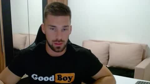 darius_94 online show from 11/12/25, 05:24