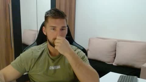 darius_94 online show from 11/26/25, 06:03