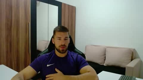 darius_94 online show from 11/28/25, 05:43