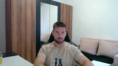 darius_94 online show from 07/28/26, 04:30