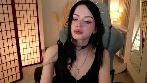 Snapshot of dark_diva chatting on 04/16/26, 10:34 Diva online show from 04/16/26, 10:34